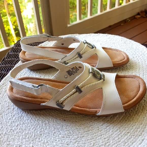 Minnetonka Leather Sandals - Picture 13 of 14